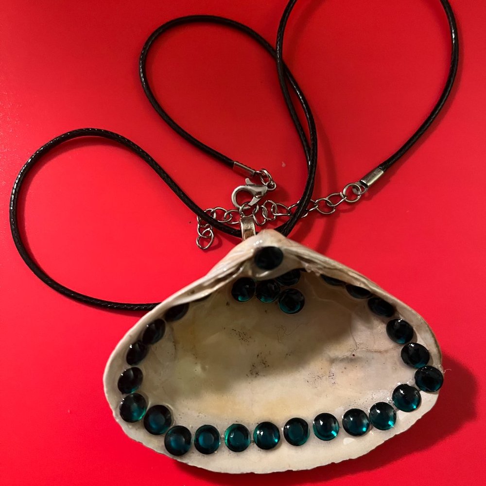 Rhinestone Seashell Hand Design - Picture 14 of 16